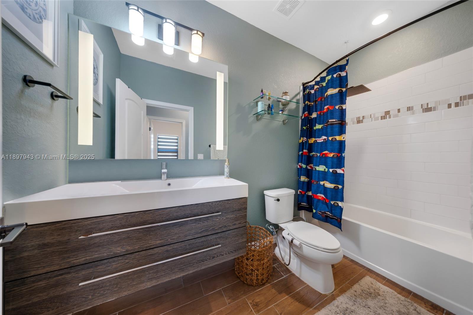 OAK TREE PROPERTY REDEVEL - Residential