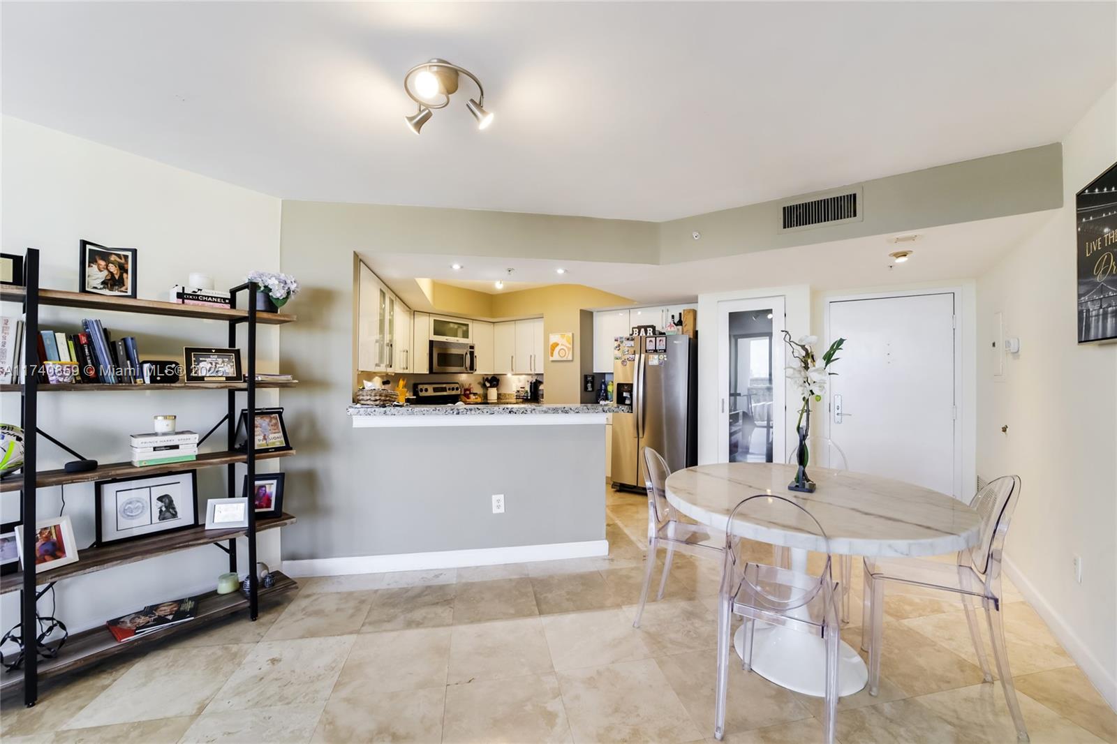 1900 Sunset Harbour Dr 811