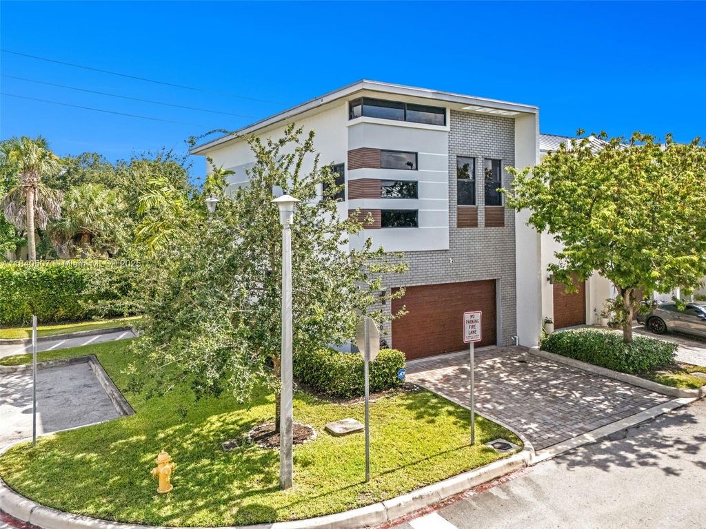 Photo of 4460 NW 8th Pl, Plantation, FL 33317 (MLS # A11840507)