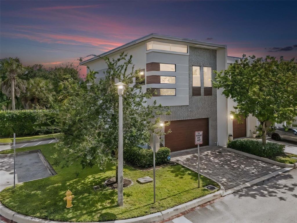 Photo of 4460 NW 8th Pl, Plantation, FL 33317 (MLS # A11840507)