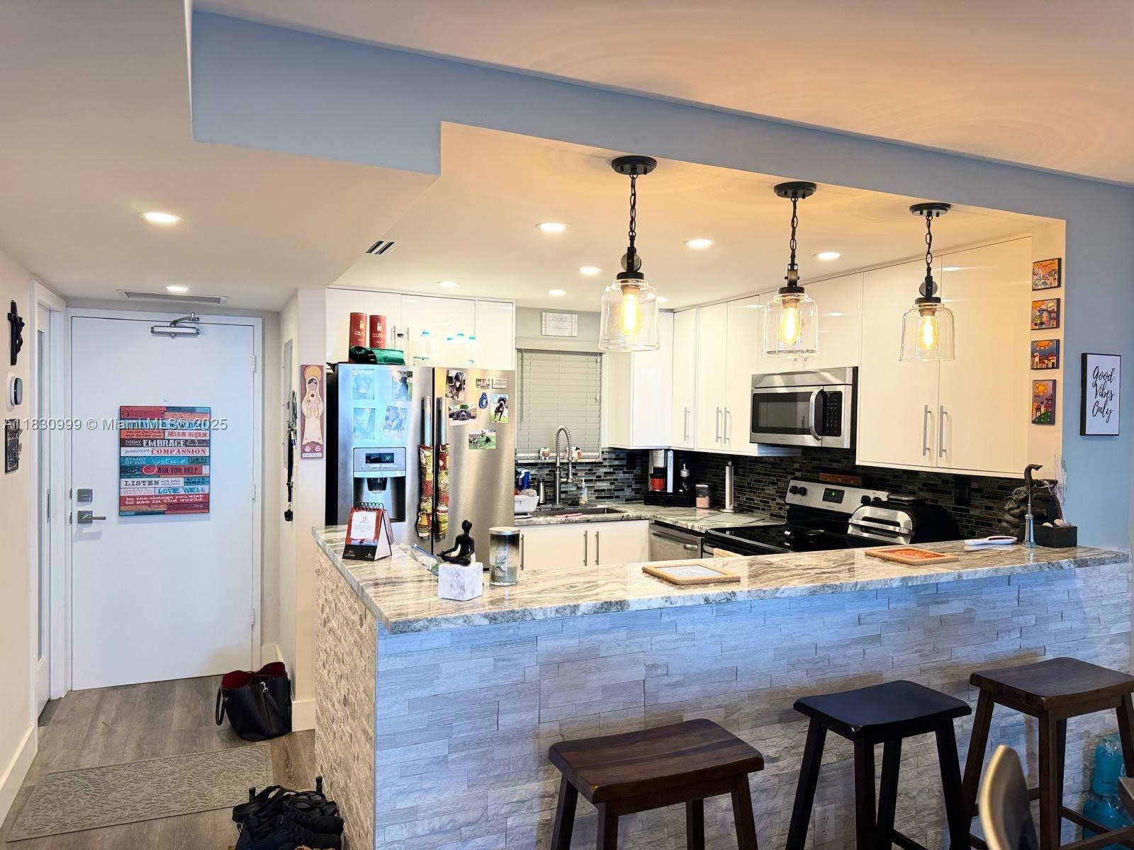 400 N Surf Rd 804