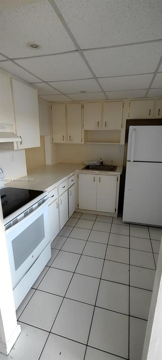 CONVENIENTLY LOCATED AT MIAMI GARDENS AREA ON FIRST FLOOR, GATED COMMUNITY, KITCHEN, BATHROOM, A/C UNIT. LAUNDRY ROOM INSIDE THE COMMUNITY, ACROSS THE STREET FROM WALMART MIAMI GARDENS, MAIN HIGHWAYS, I95, PALMETTO, AND TURNPIKE. 1 BEDROOM 1 BATHROOM WITH LAMINATED FLOORS, GATED COMMUNITY
