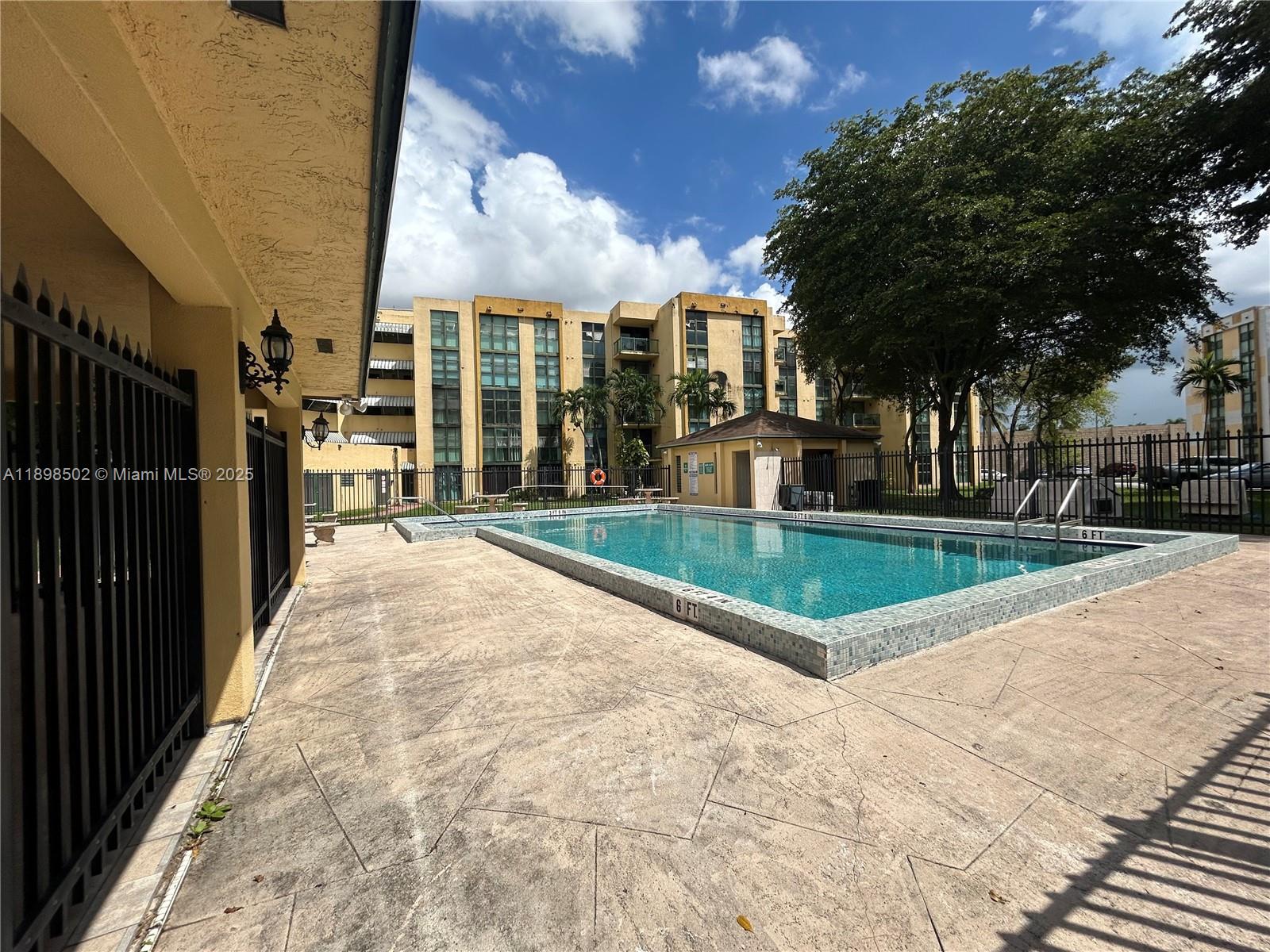 INTERNATIONAL PARK I COND - Residential