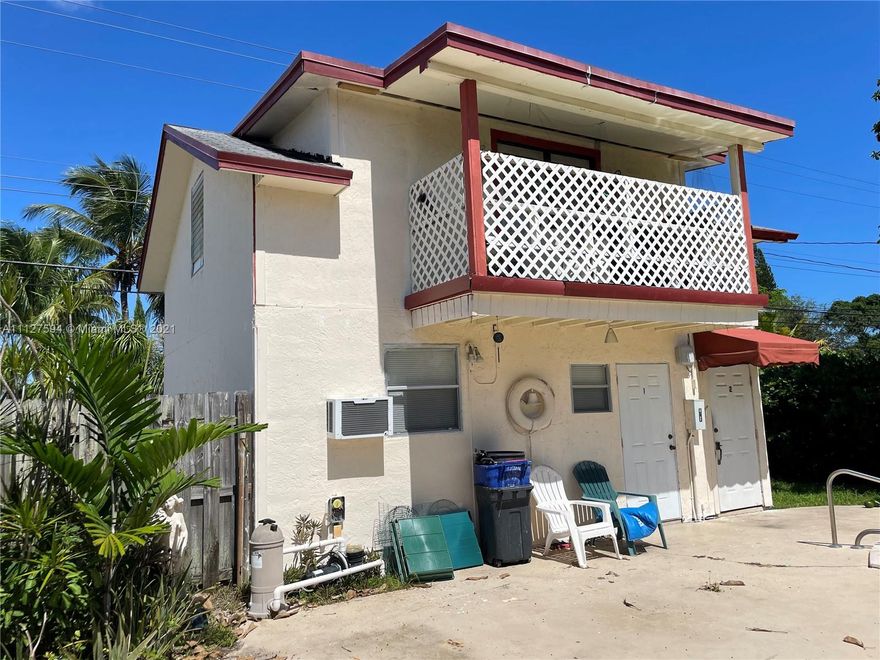 SHORT SALE UNAPPROVED.. CASH OFFERS ONLY. PROPERTY HAS TERMITES, MOLD,  POOL AND ROOF HAS LEAKING, SEPTIC TANK IS NOT WORKING.. PLEASE DON`T DISTURB TENANTS.