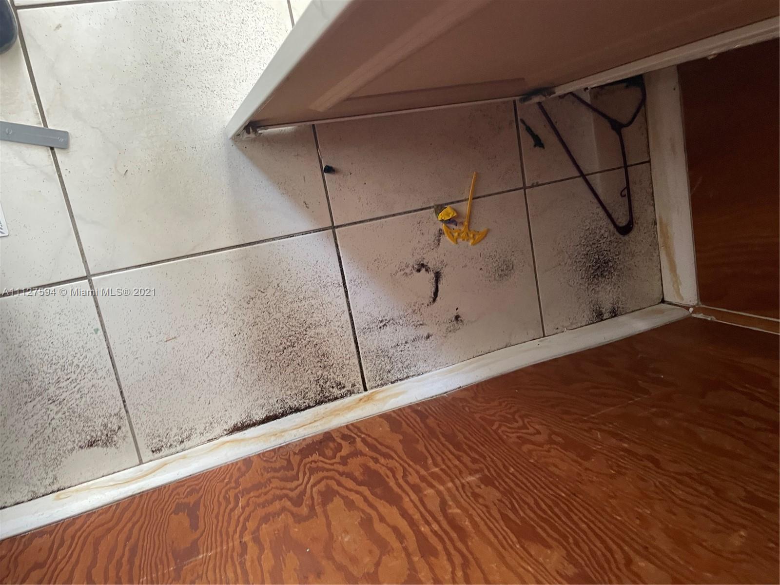 HOLLYWOOD PARK - Residential Income