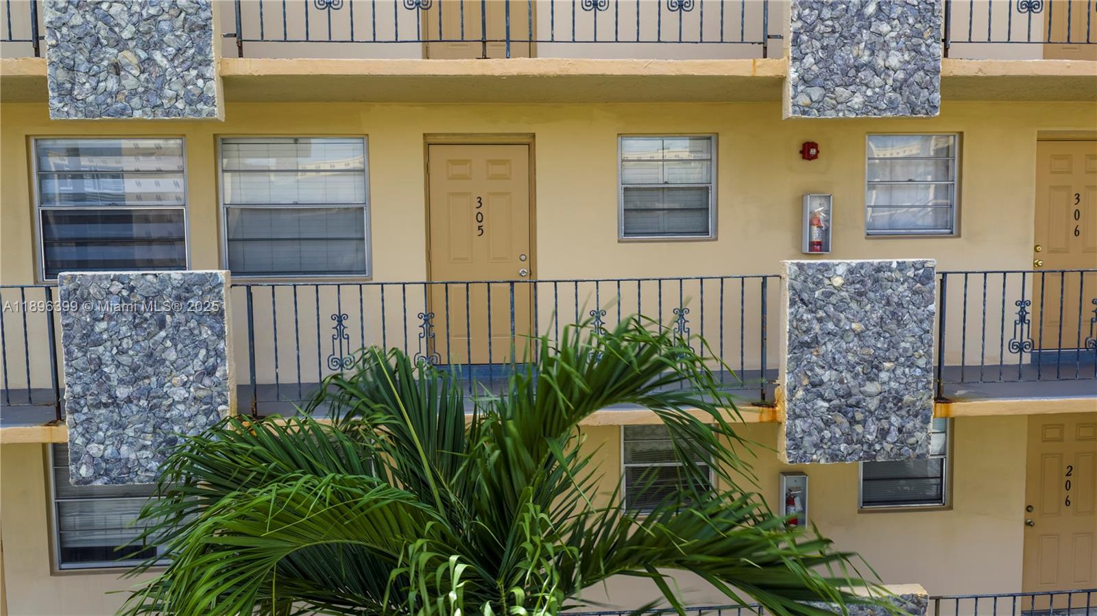 View photos, virtual tours, details... 2145 Pierce St 305