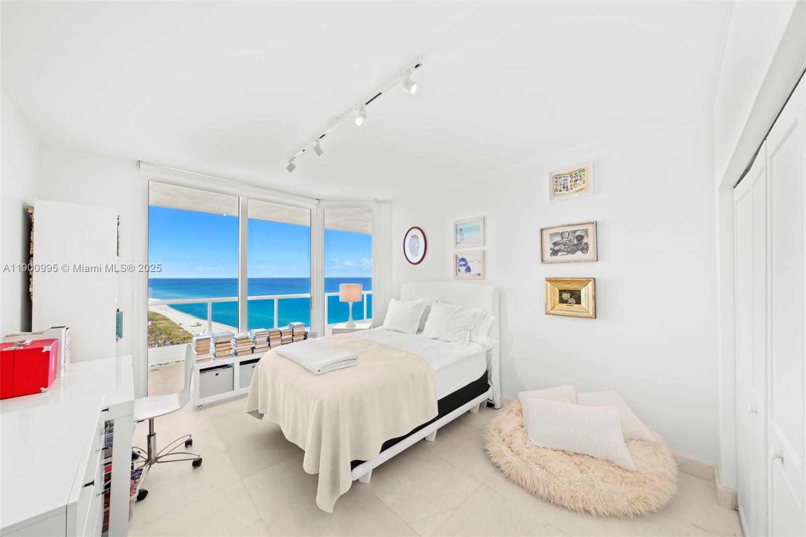 CAPOBELLA CONDO - Residential