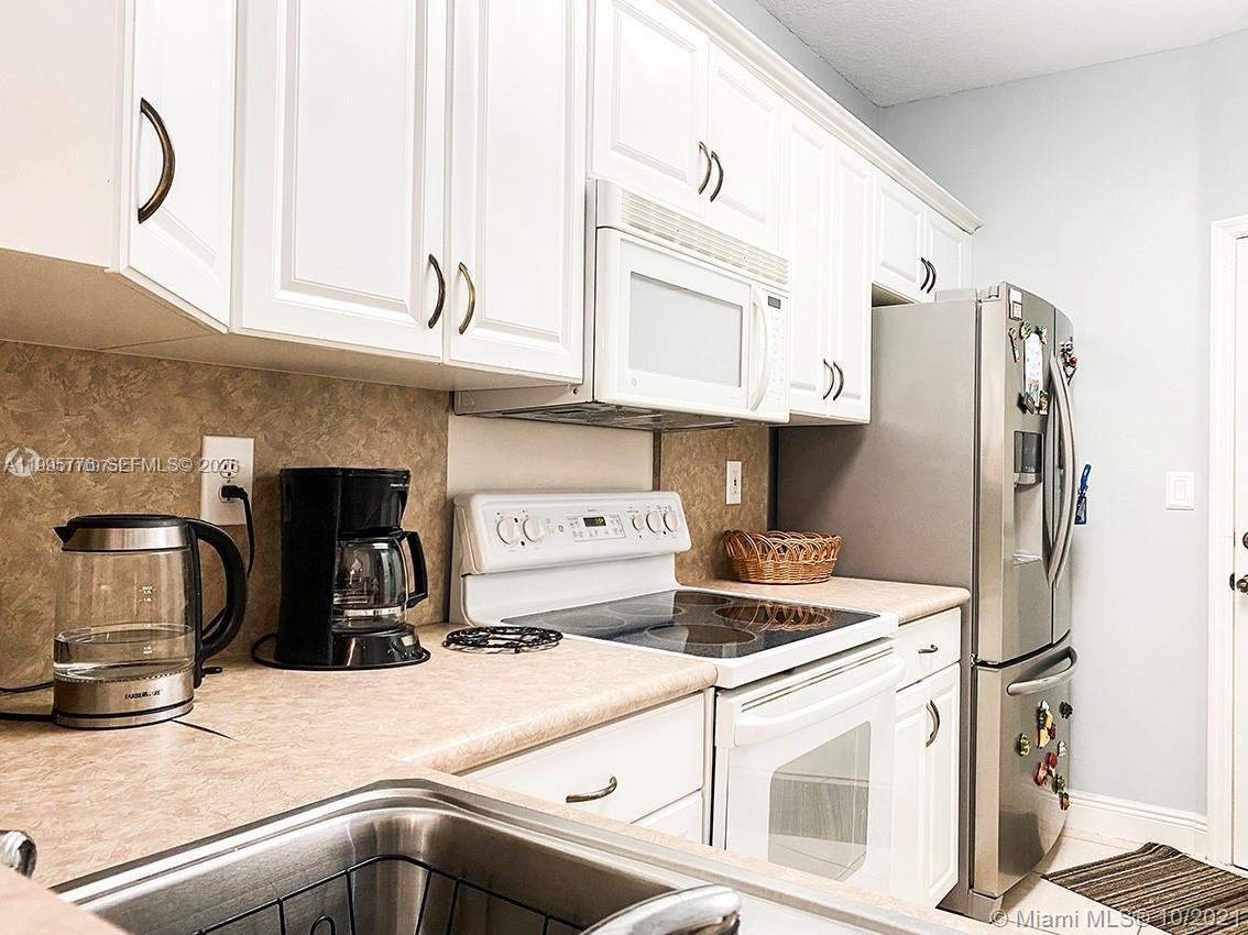 BANYAN TRAILS - Residential Lease