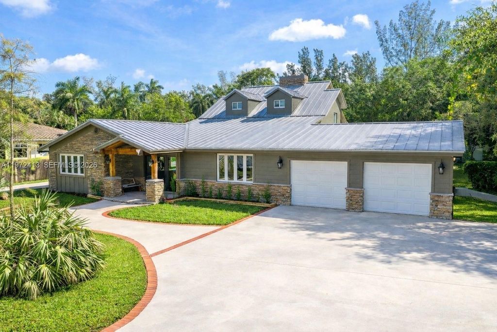 Photo of 400 Farmington Dr, Plantation, FL 33317 (MLS # A11972413)