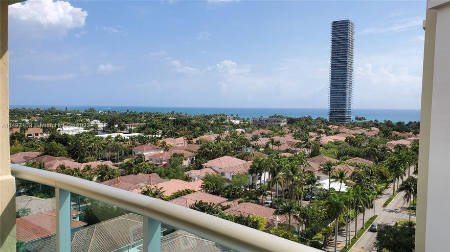 Rare Find! Beautiful renovated 1bed, 1.5 bath condo with amazing ocean views! Bring your clothes and enjoy Sunny Isles, Aventura and Bal Harbour! Building has great gym, party room, pool, mini market, security.