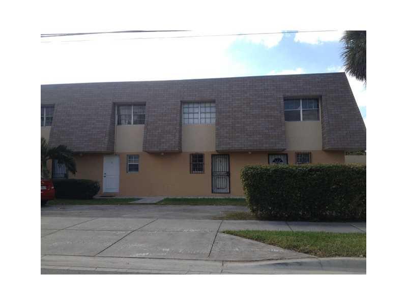 Walking distance to FIU shopping centers and supermarkets