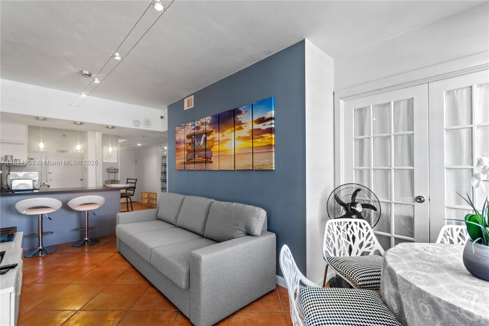 100 Lincoln Rd 1127