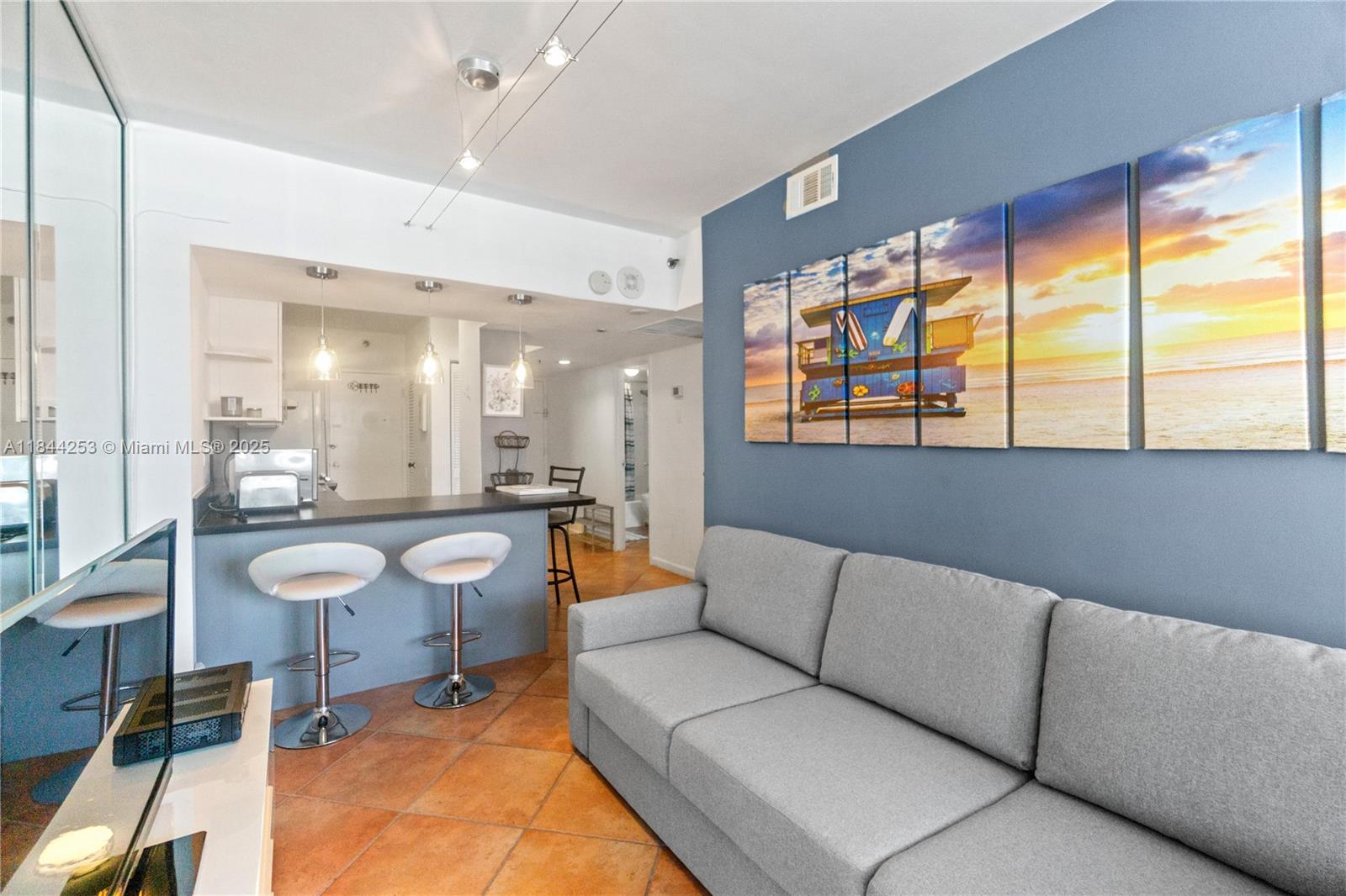 100 Lincoln Rd 1127