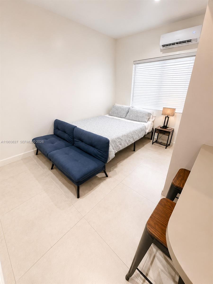 245 NE 33rd St 106 - Image 1