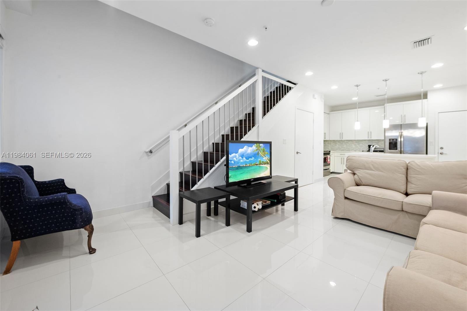 WEITZER AVENTURA PLACE CO - Residential Lease