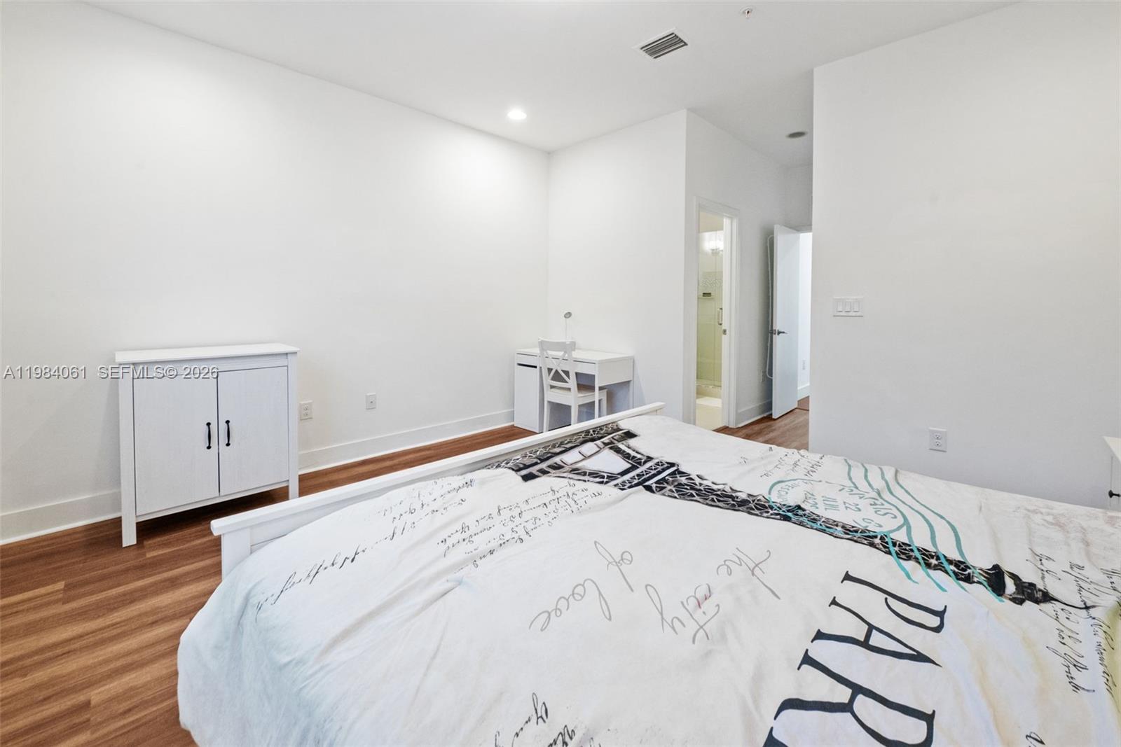 WEITZER AVENTURA PLACE CO - Residential Lease