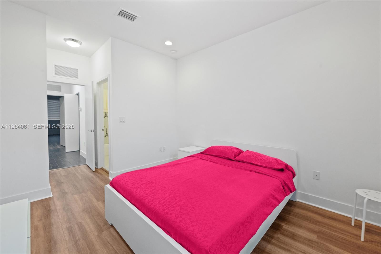 WEITZER AVENTURA PLACE CO - Residential Lease