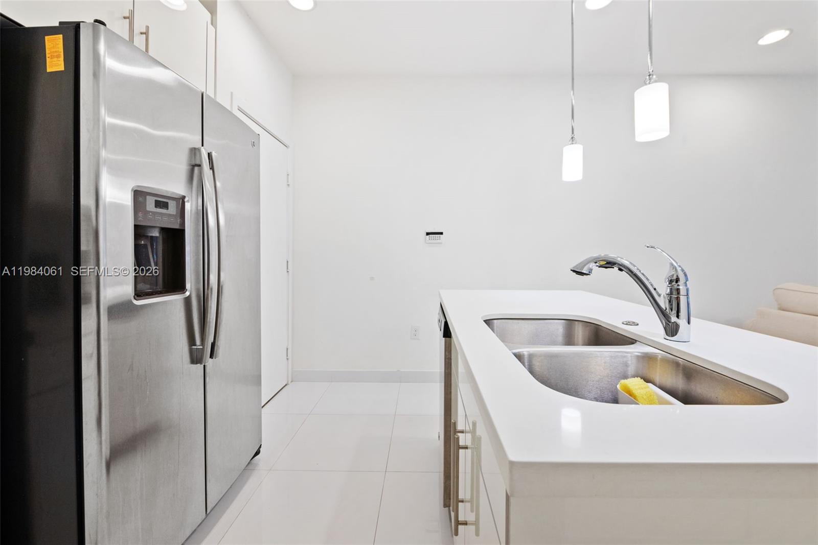 WEITZER AVENTURA PLACE CO - Residential Lease