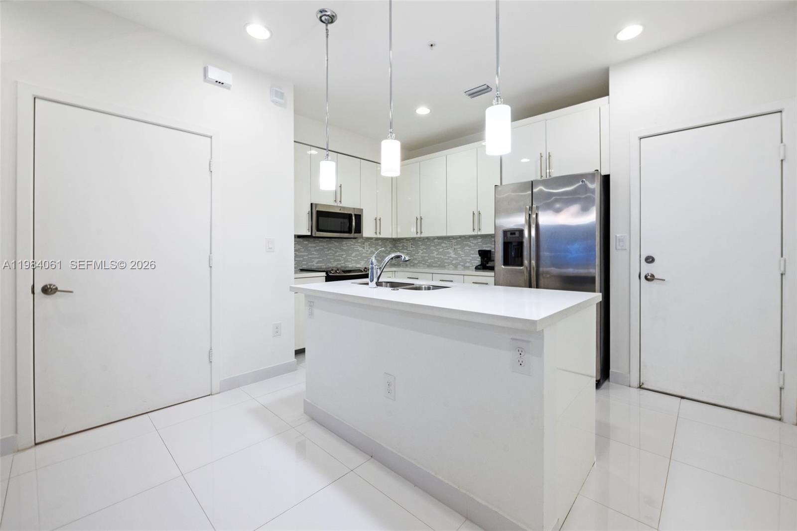 WEITZER AVENTURA PLACE CO - Residential Lease