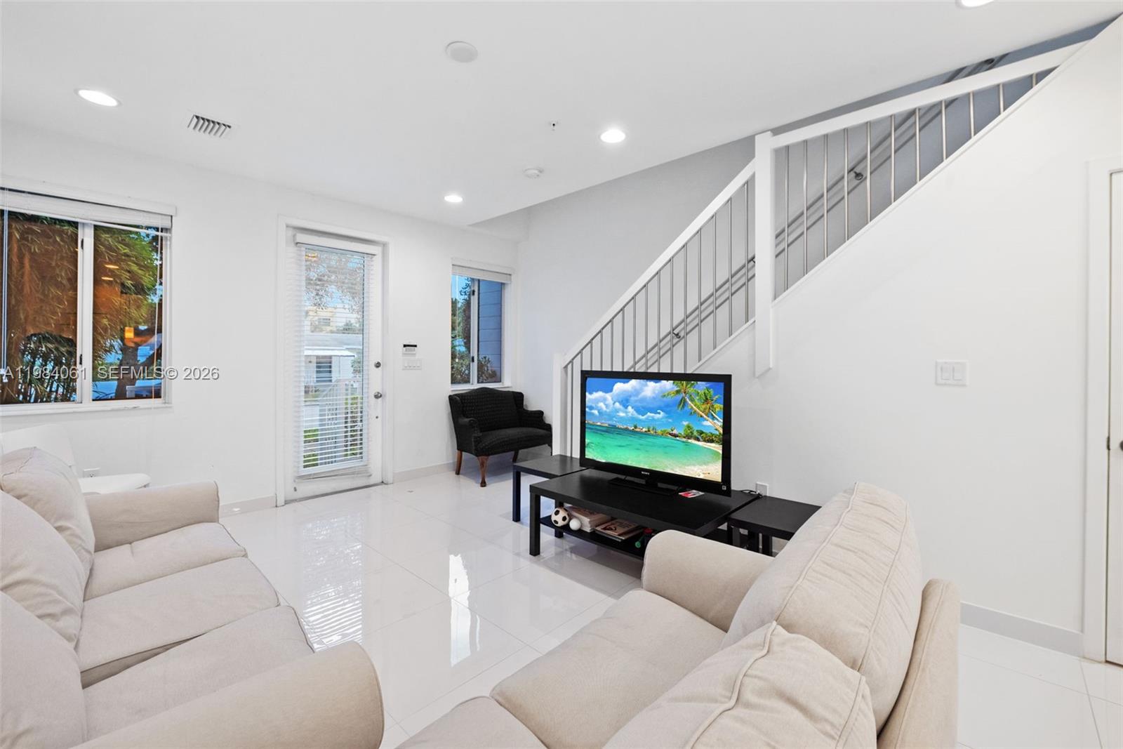 WEITZER AVENTURA PLACE CO - Residential Lease