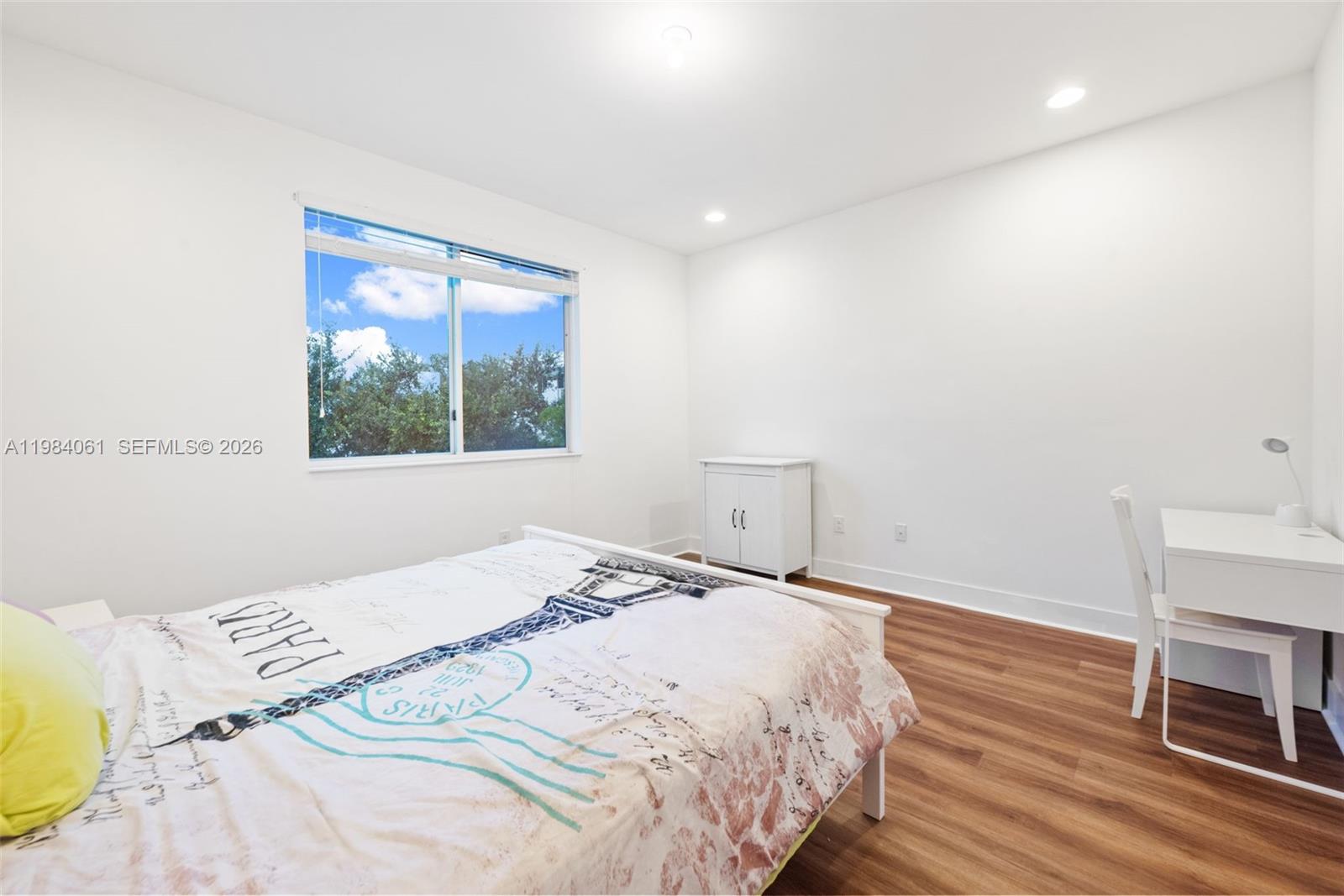 WEITZER AVENTURA PLACE CO - Residential Lease