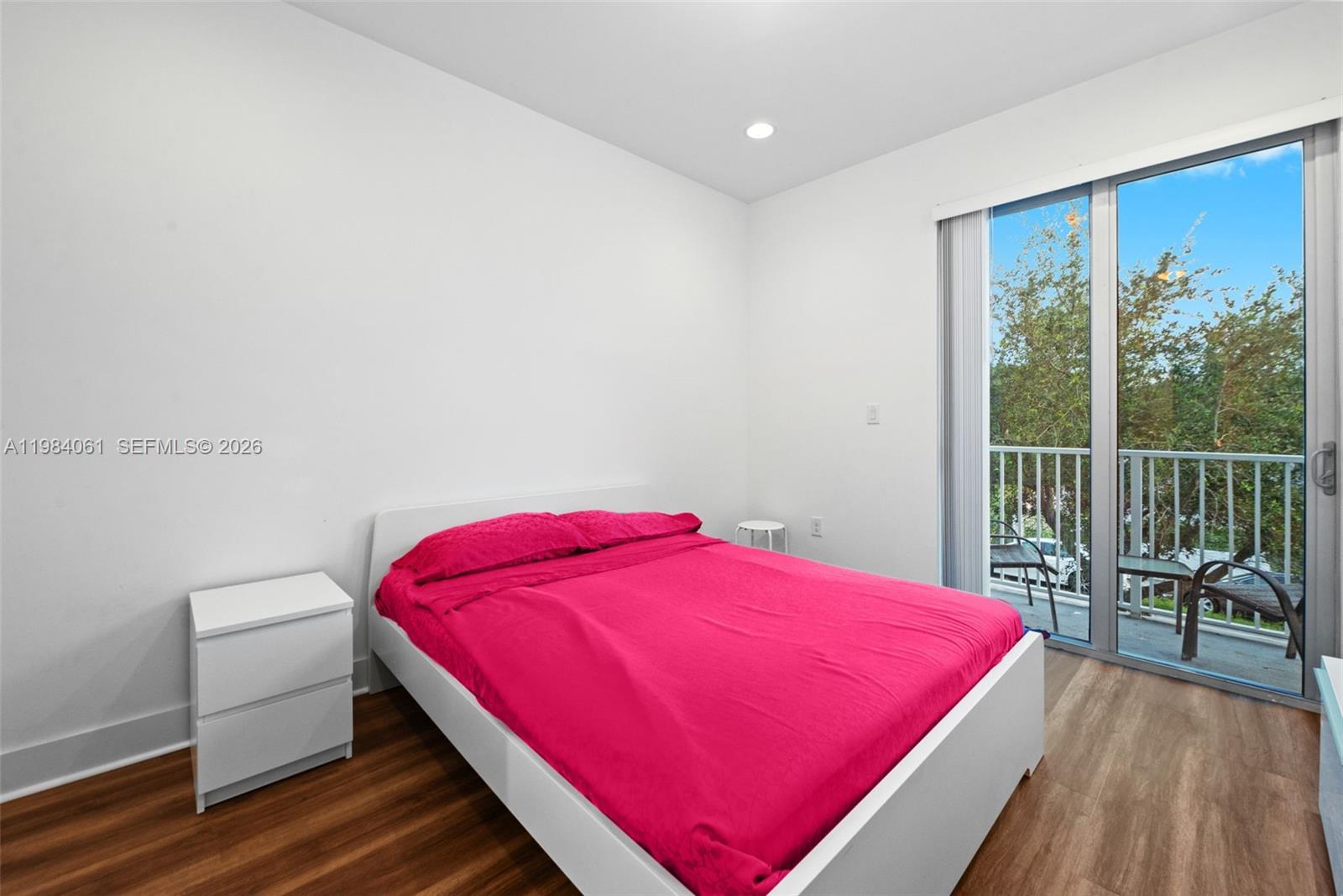 WEITZER AVENTURA PLACE CO - Residential Lease