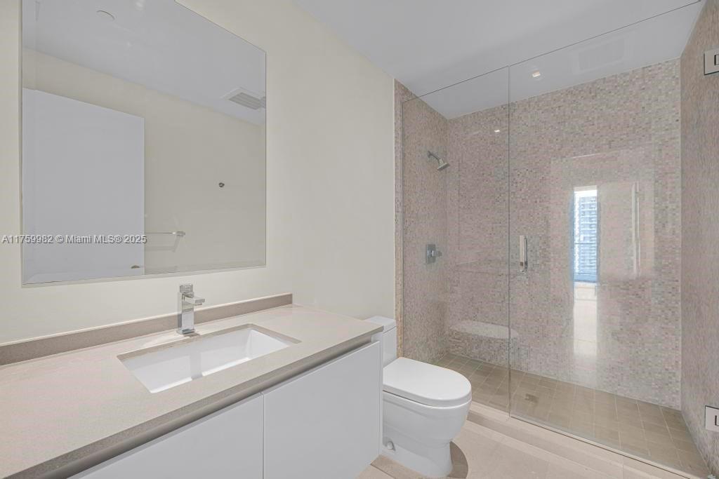 REACH CONDO - Residential