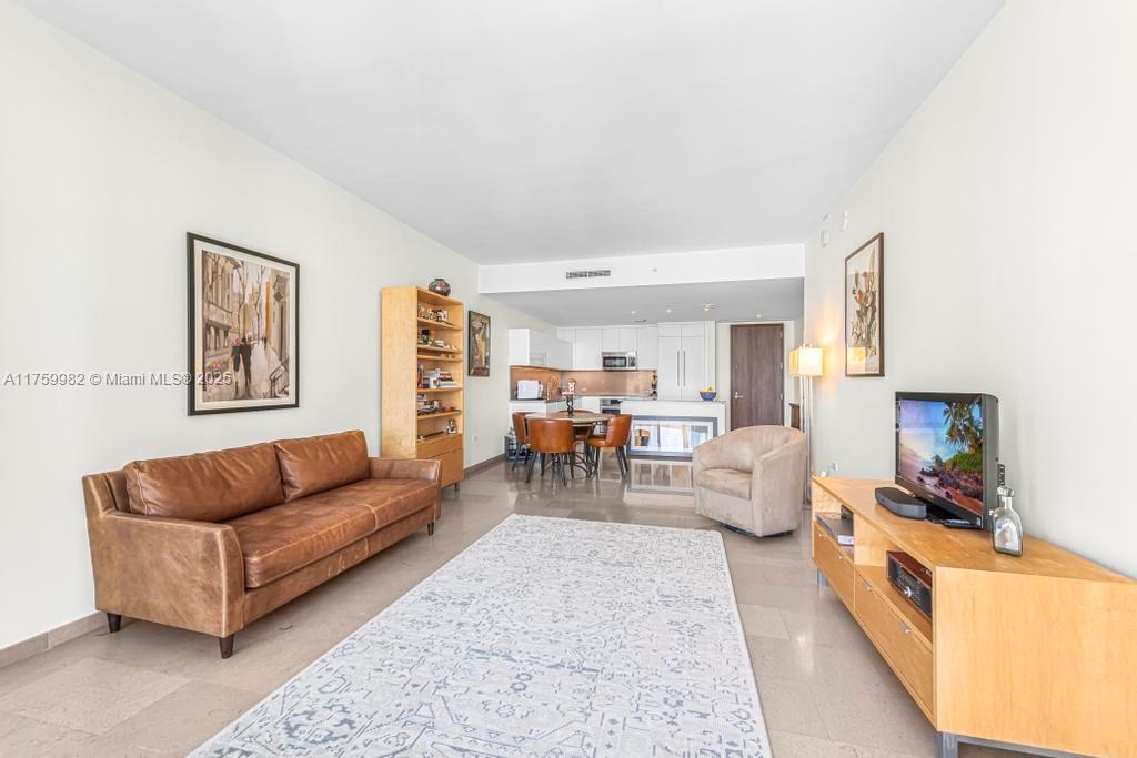 REACH CONDO - Residential