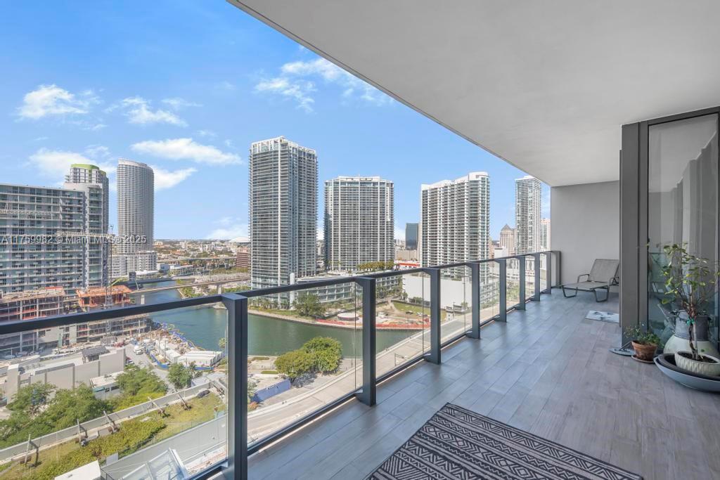REACH CONDO - Residential