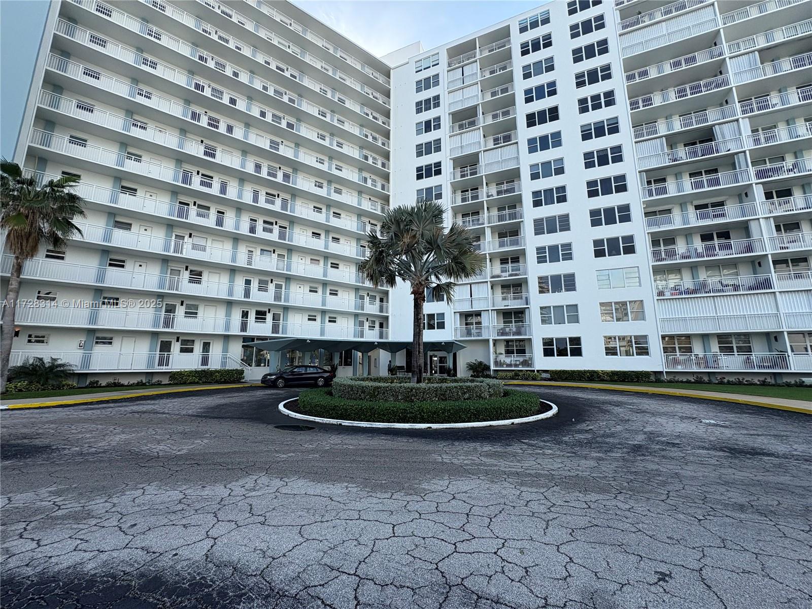 201 N Ocean Boulevard 207
