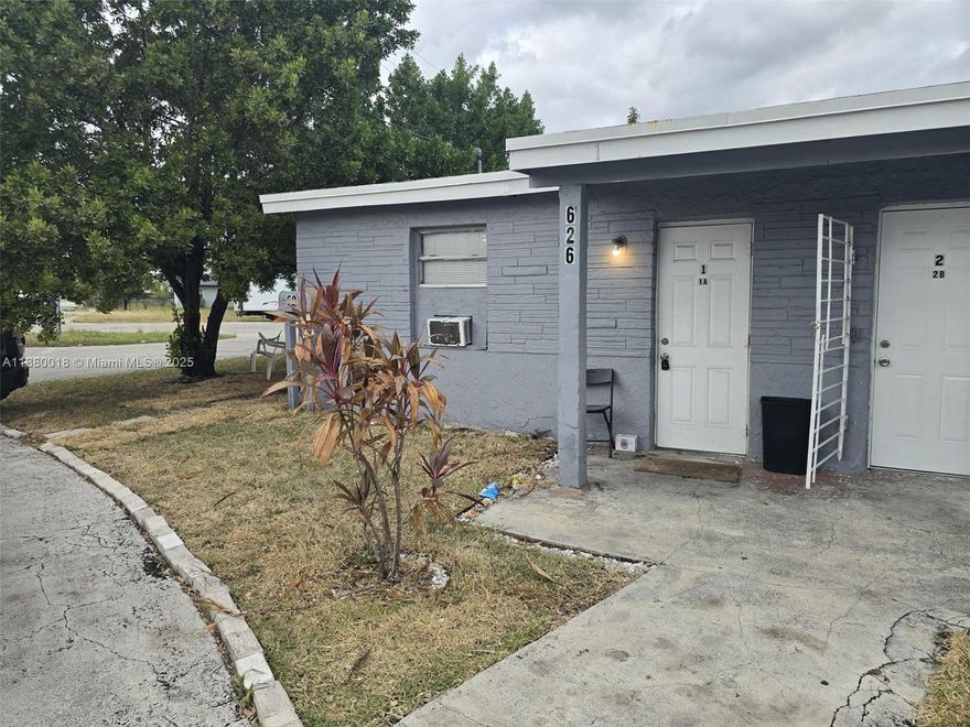 Beautiful 1 bedroom 1 bathroom apartment located in quiet Fort Lauderdale. The entire unit has been updated! Kitchen, bathroom, and new tile floors throughout the house! Pets are welcome! (Pet fee applies). Located in very desirable area, text today to schedule a showing.