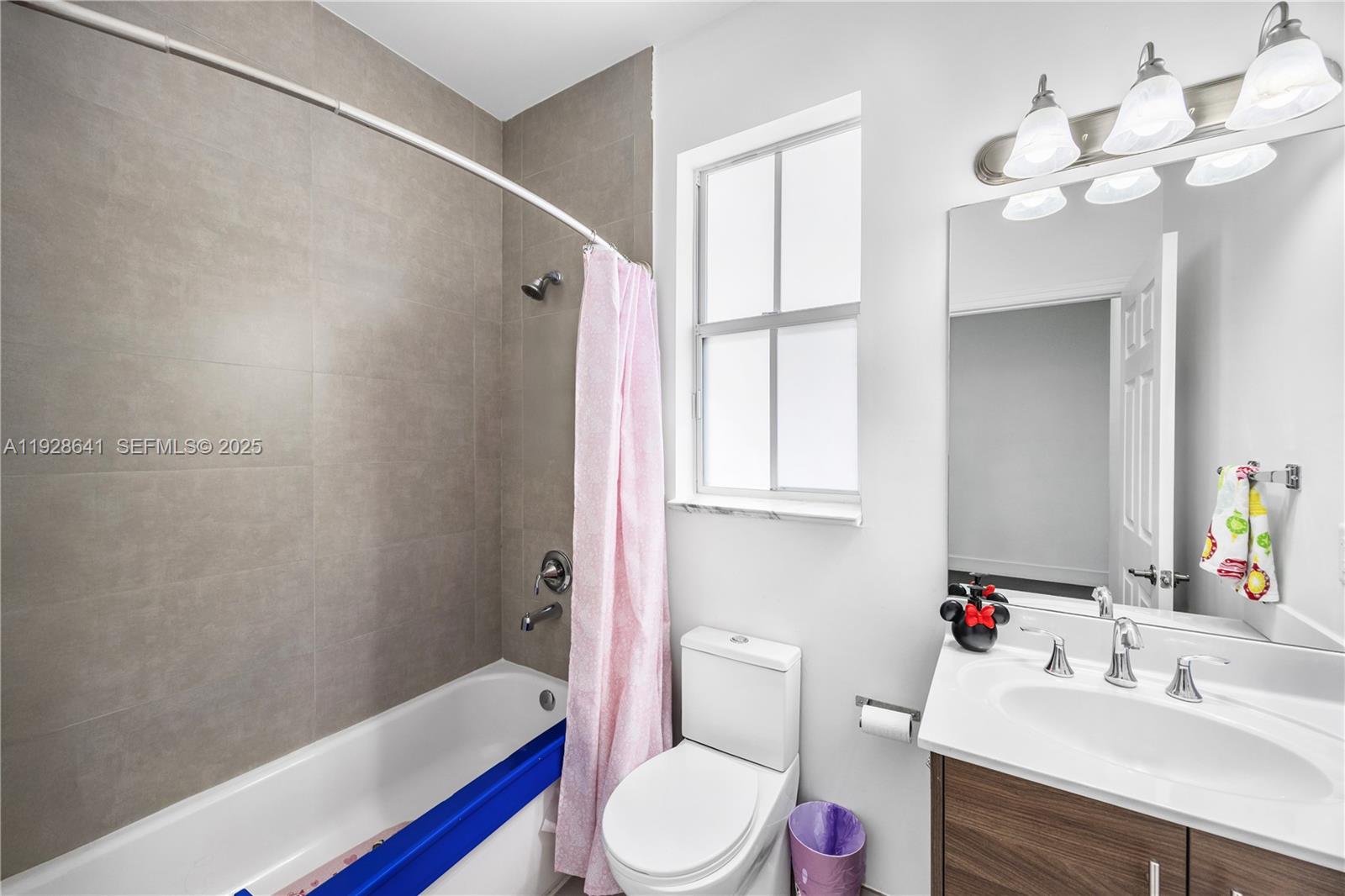 VINTAGE ESTATES - Residential Lease