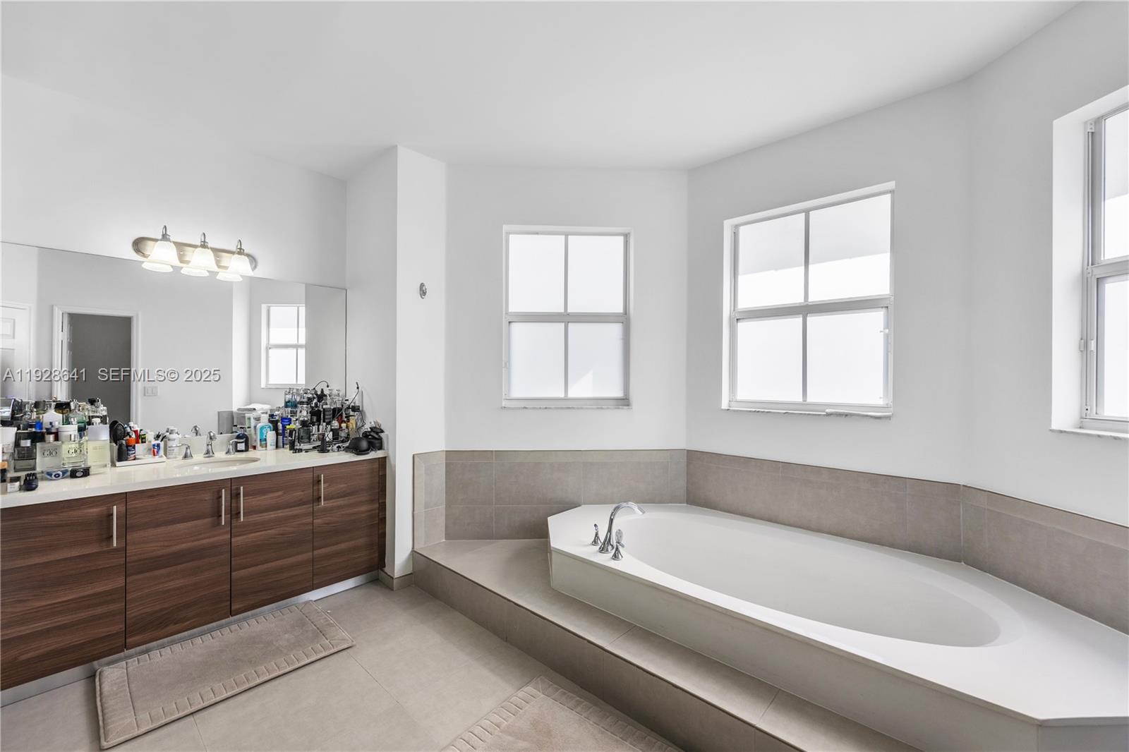 VINTAGE ESTATES - Residential Lease