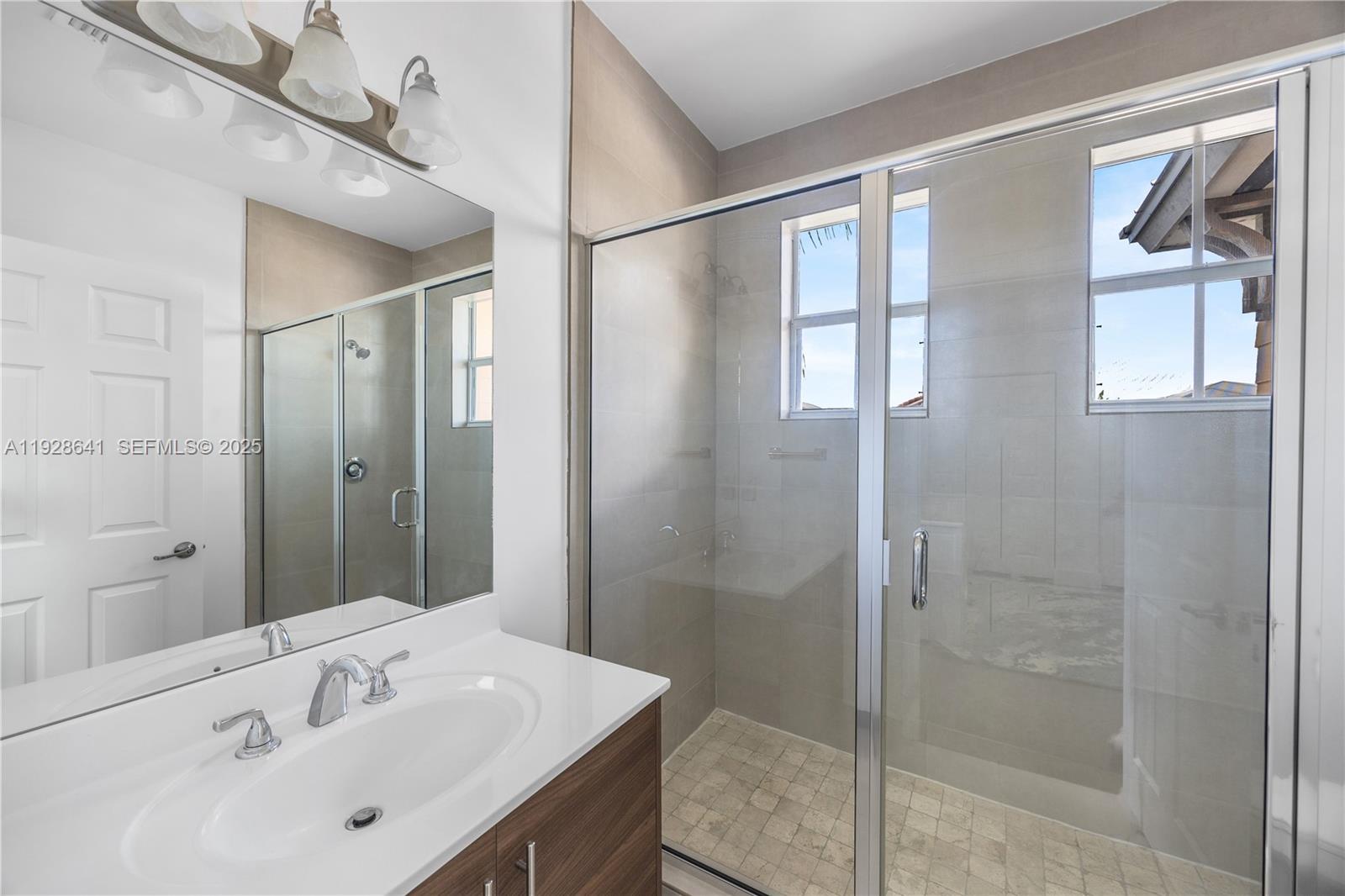 VINTAGE ESTATES - Residential Lease