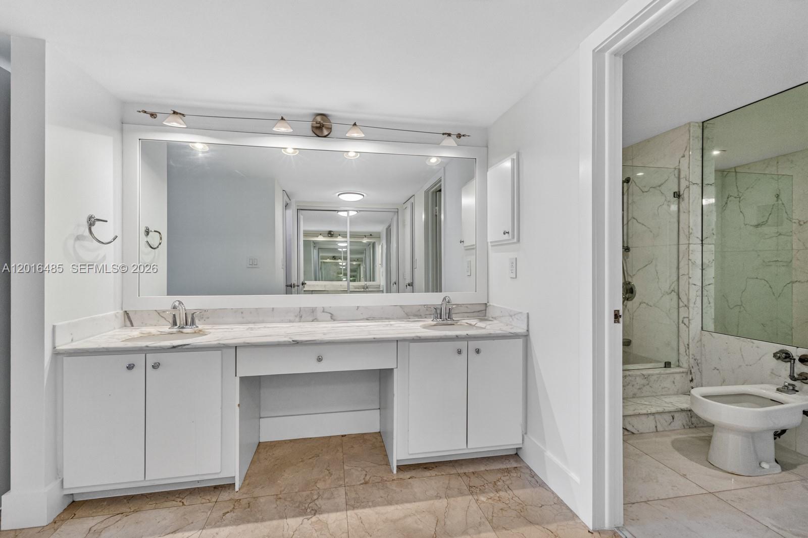 COMMODORE CLUB SOUTH COND - Residential Lease