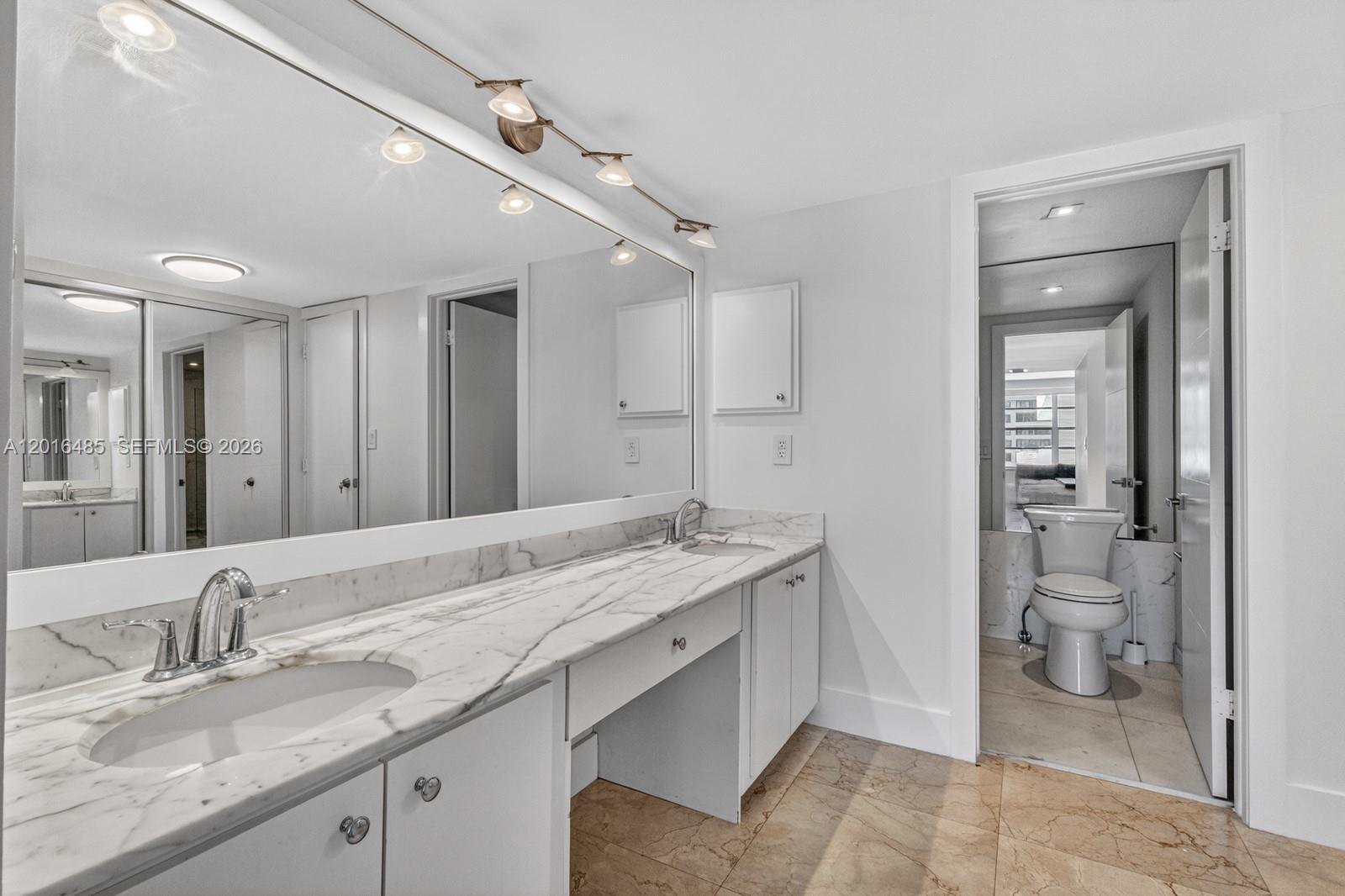 COMMODORE CLUB SOUTH COND - Residential Lease