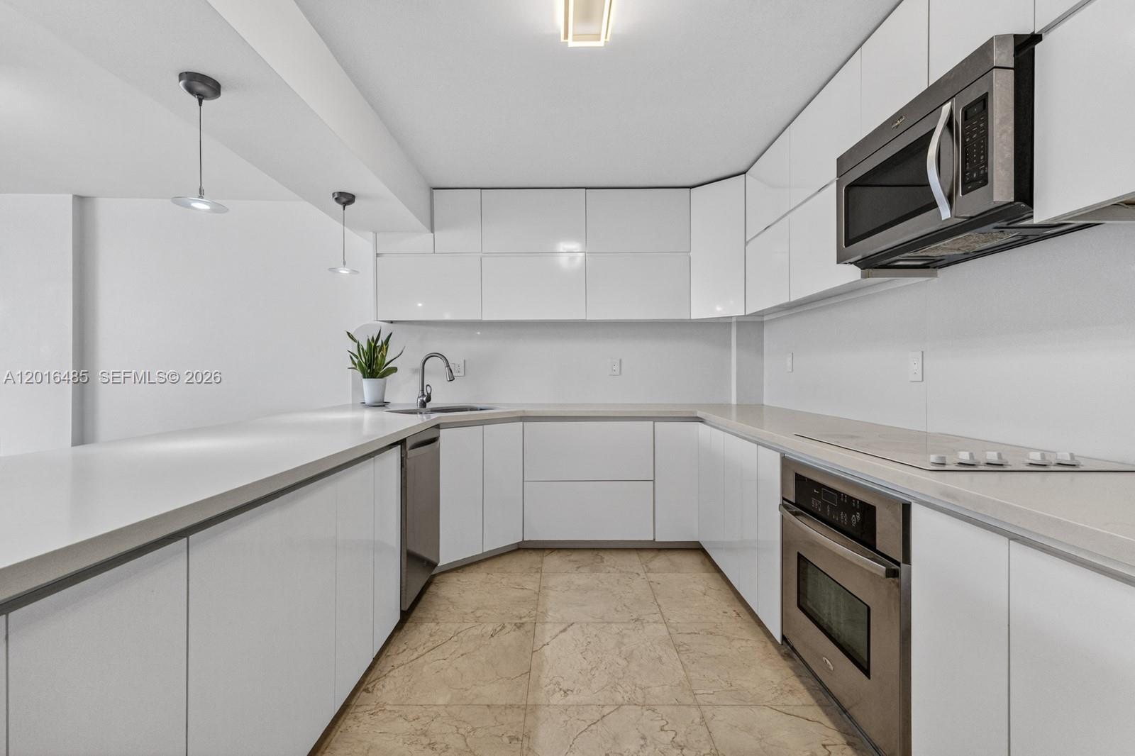 COMMODORE CLUB SOUTH COND - Residential Lease