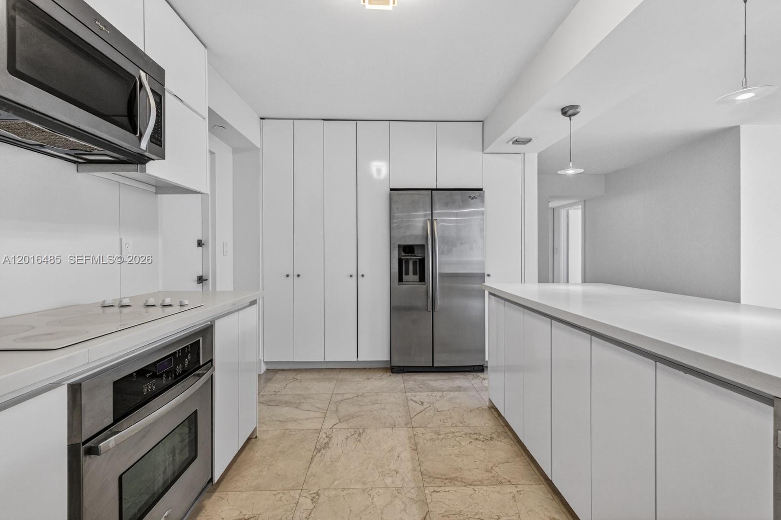 COMMODORE CLUB SOUTH COND - Residential Lease