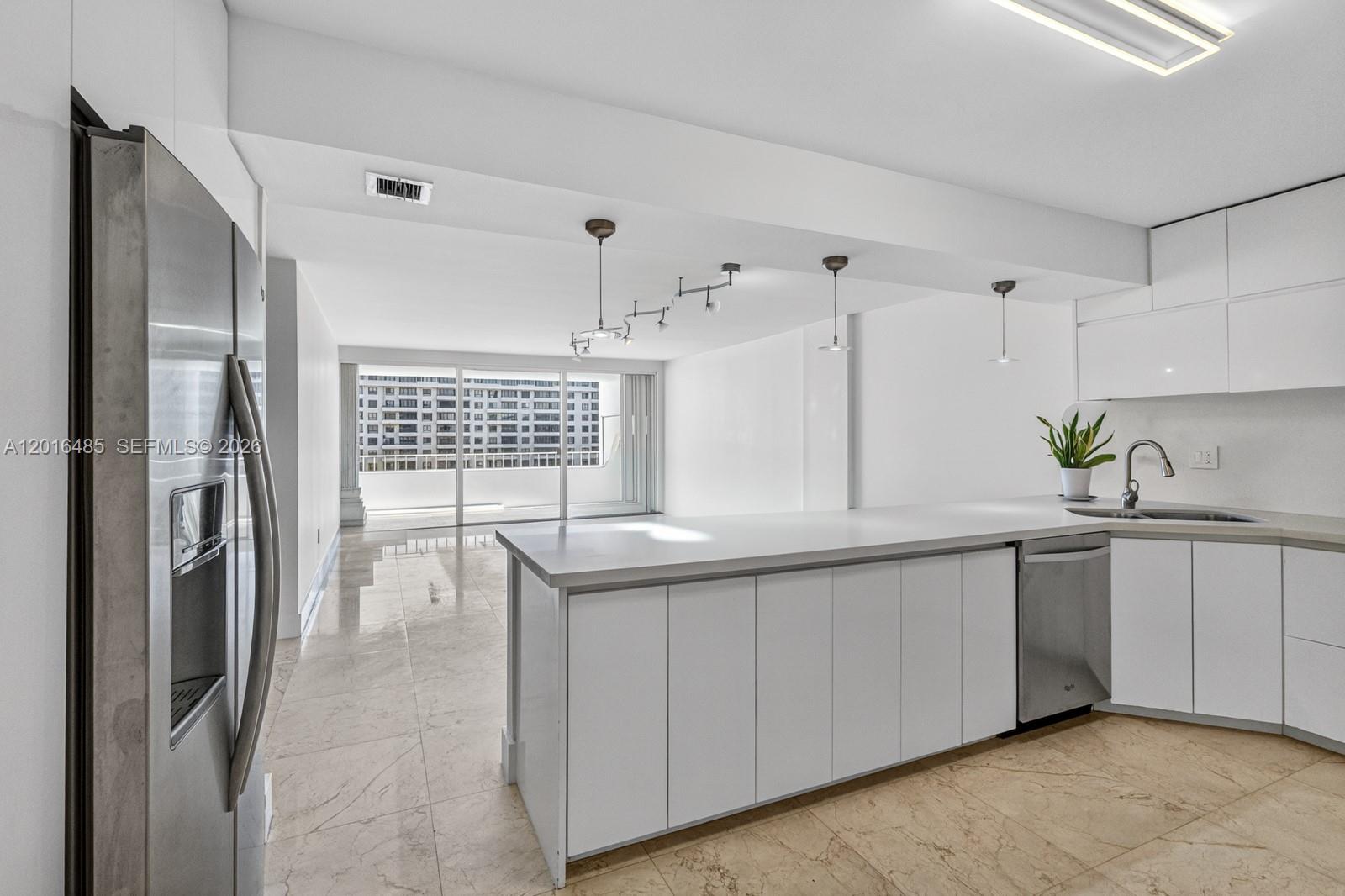 COMMODORE CLUB SOUTH COND - Residential Lease