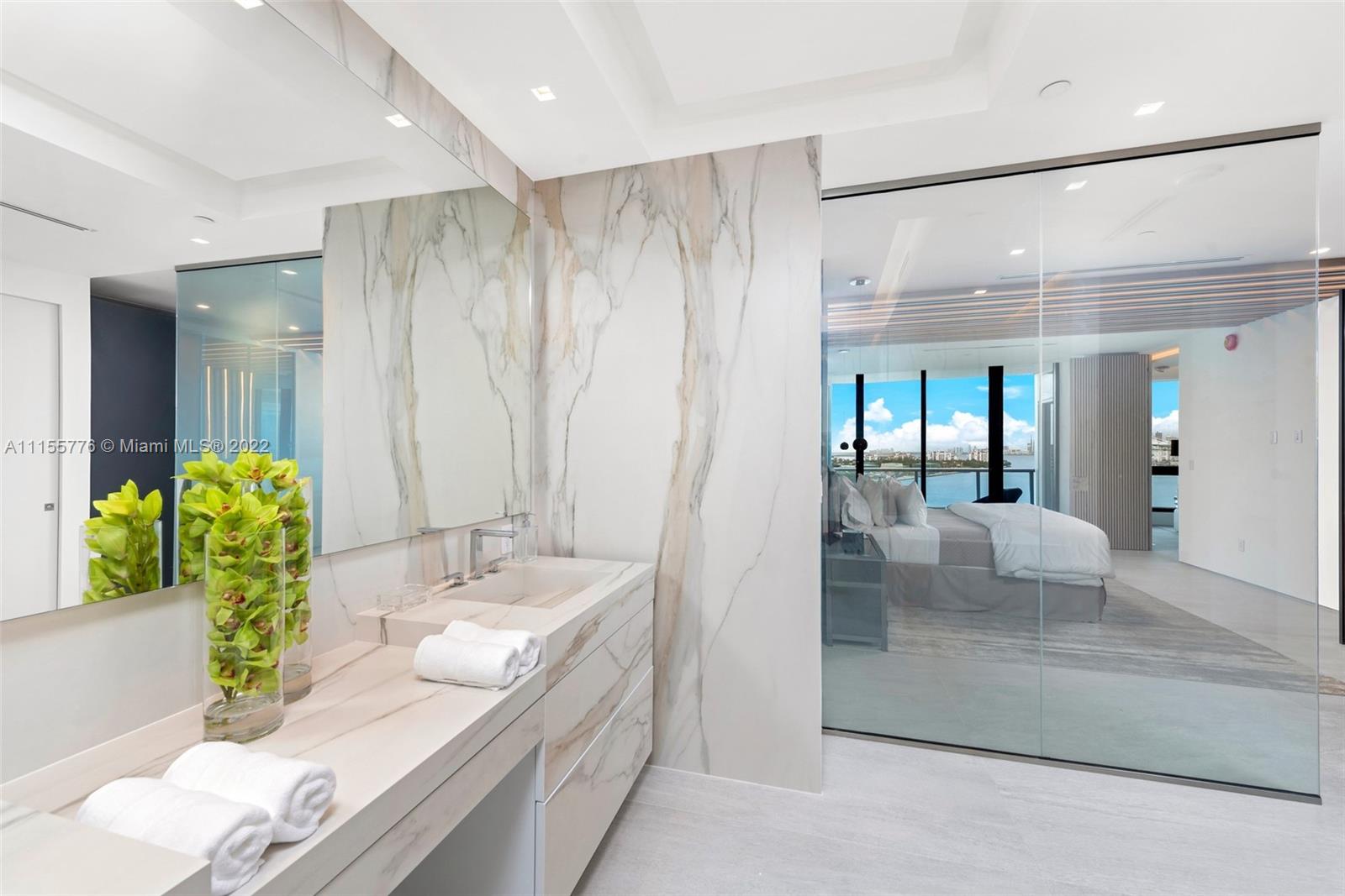 CONTINUUM ON SOUTH BEACH - Residential