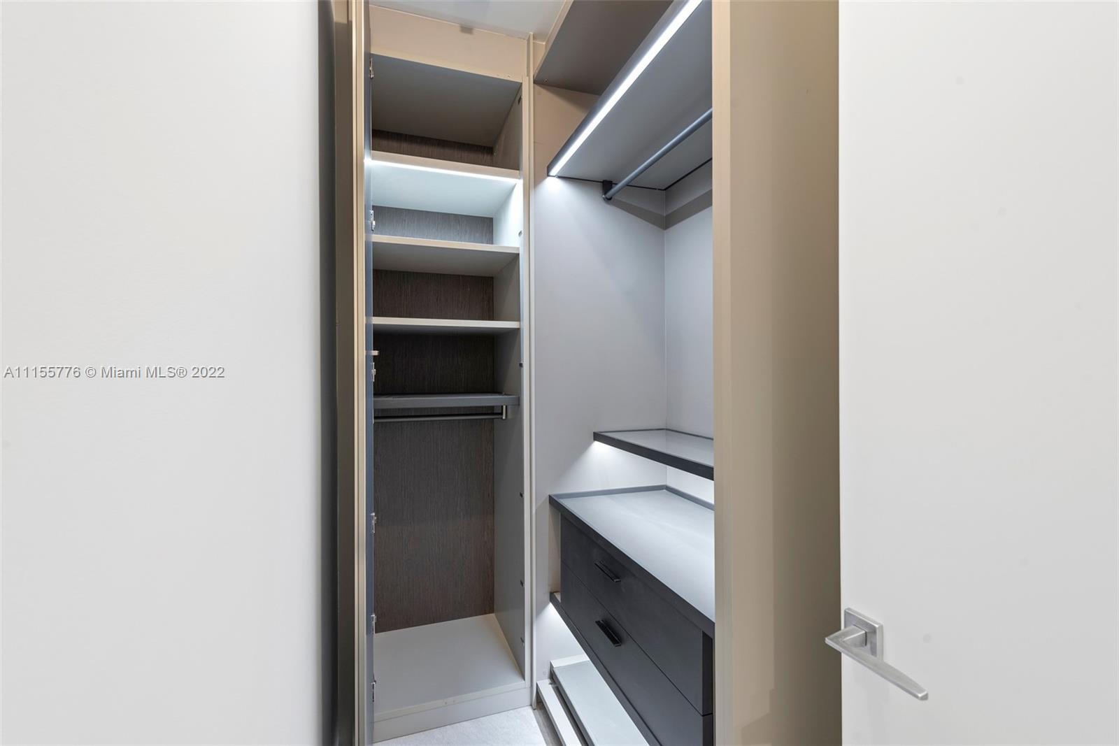 CONTINUUM ON SOUTH BEACH - Residential