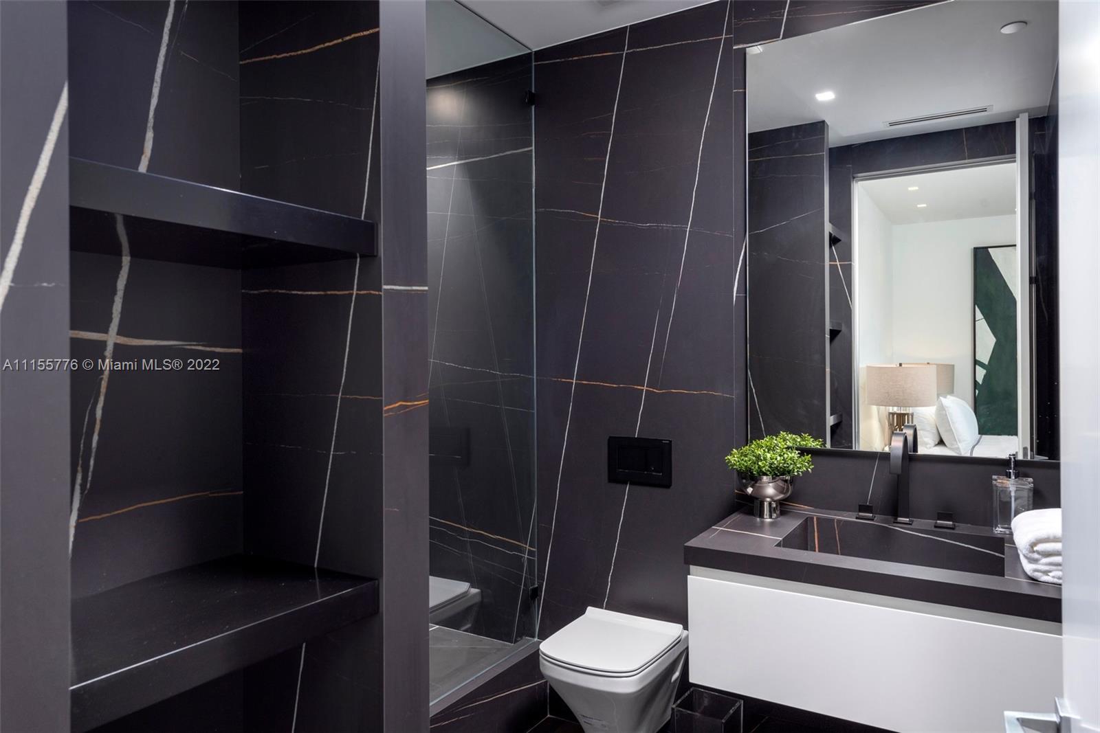 CONTINUUM ON SOUTH BEACH - Residential