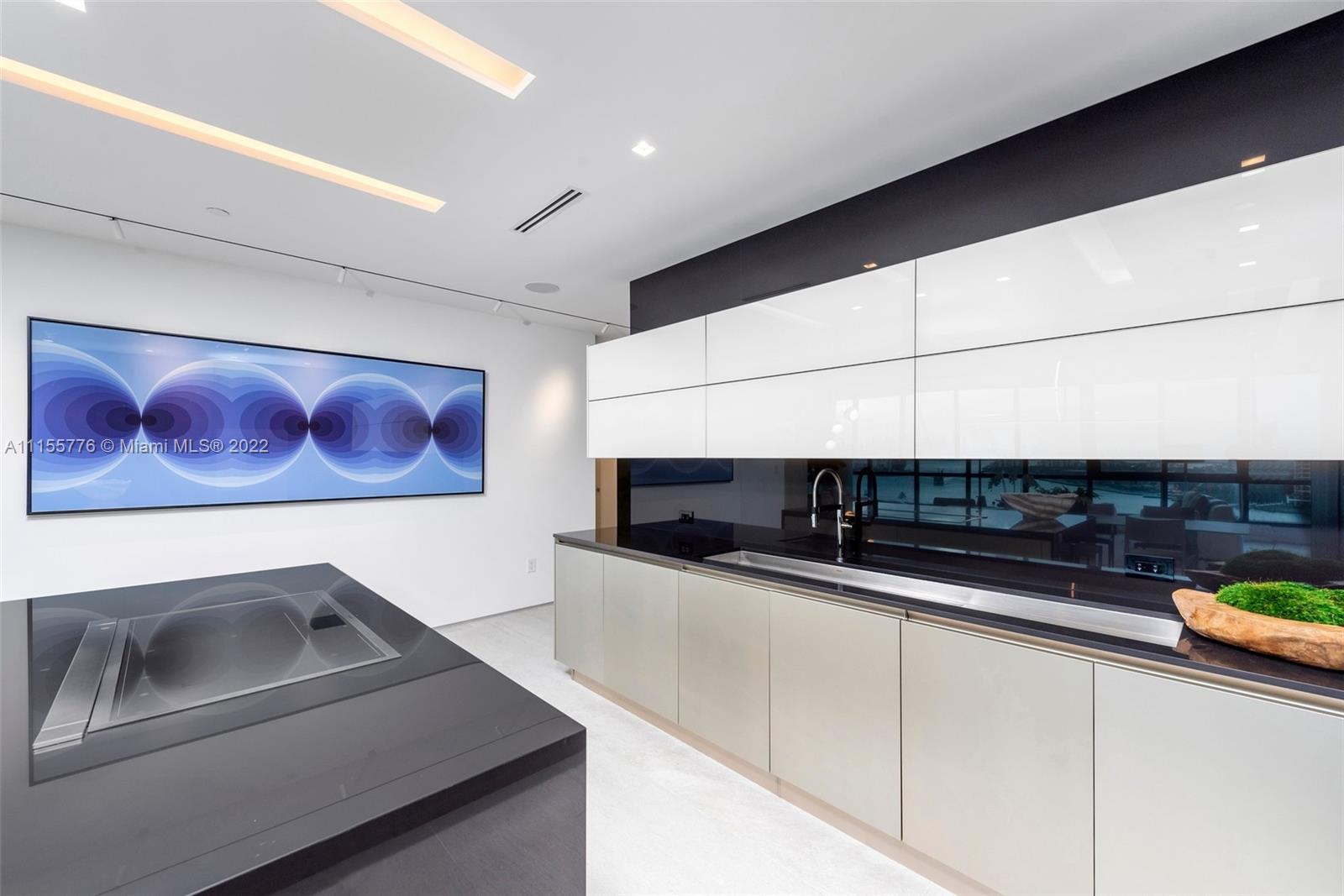 CONTINUUM ON SOUTH BEACH - Residential