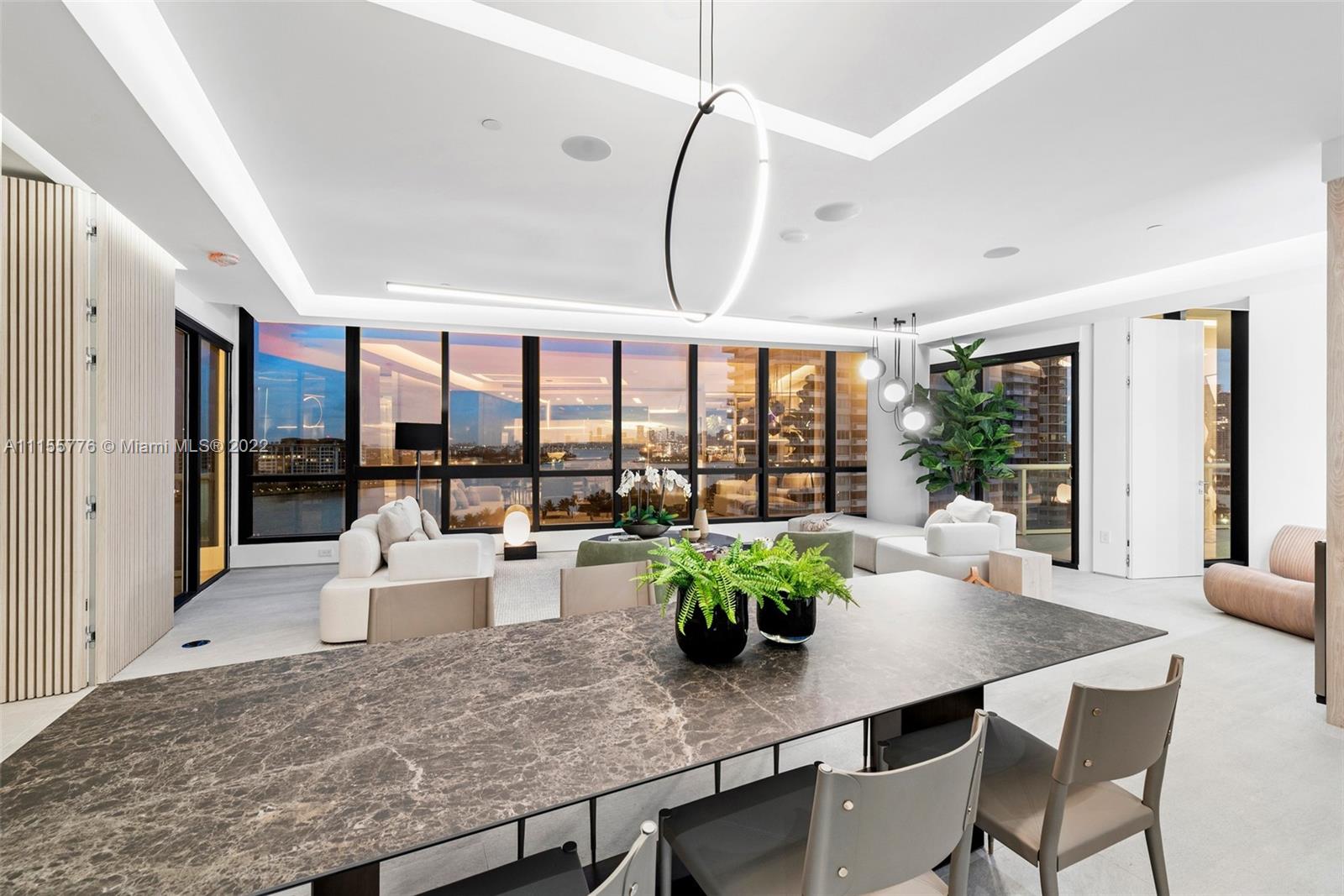 CONTINUUM ON SOUTH BEACH - Residential