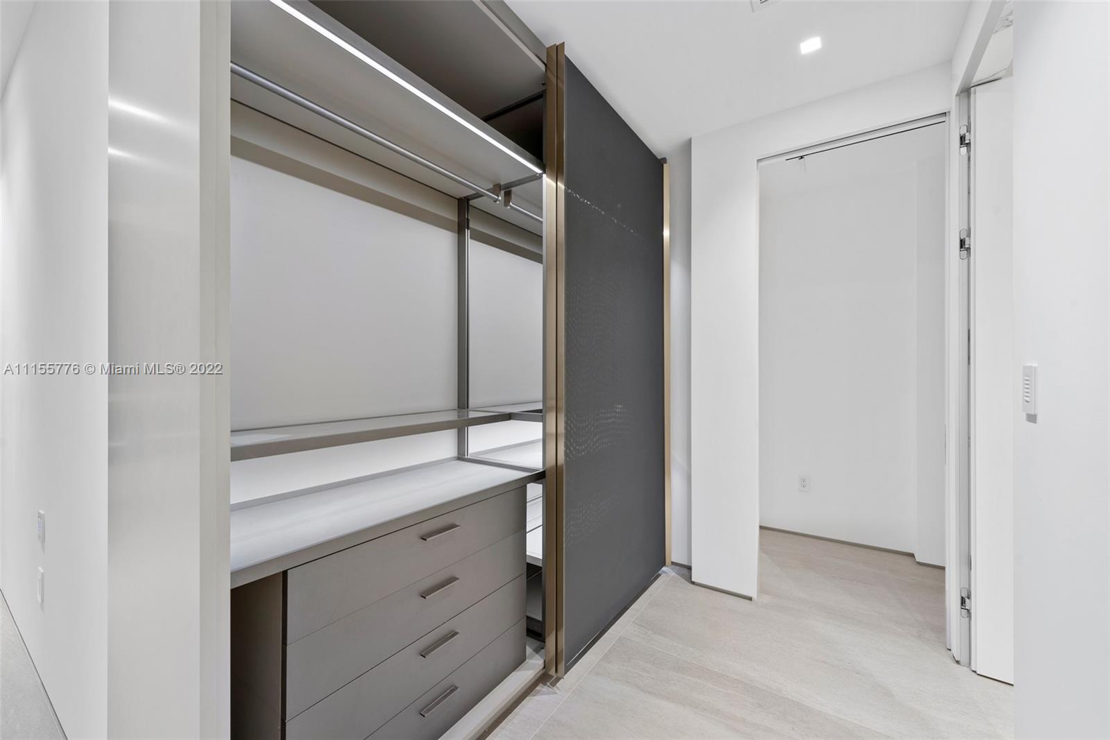 CONTINUUM ON SOUTH BEACH - Residential