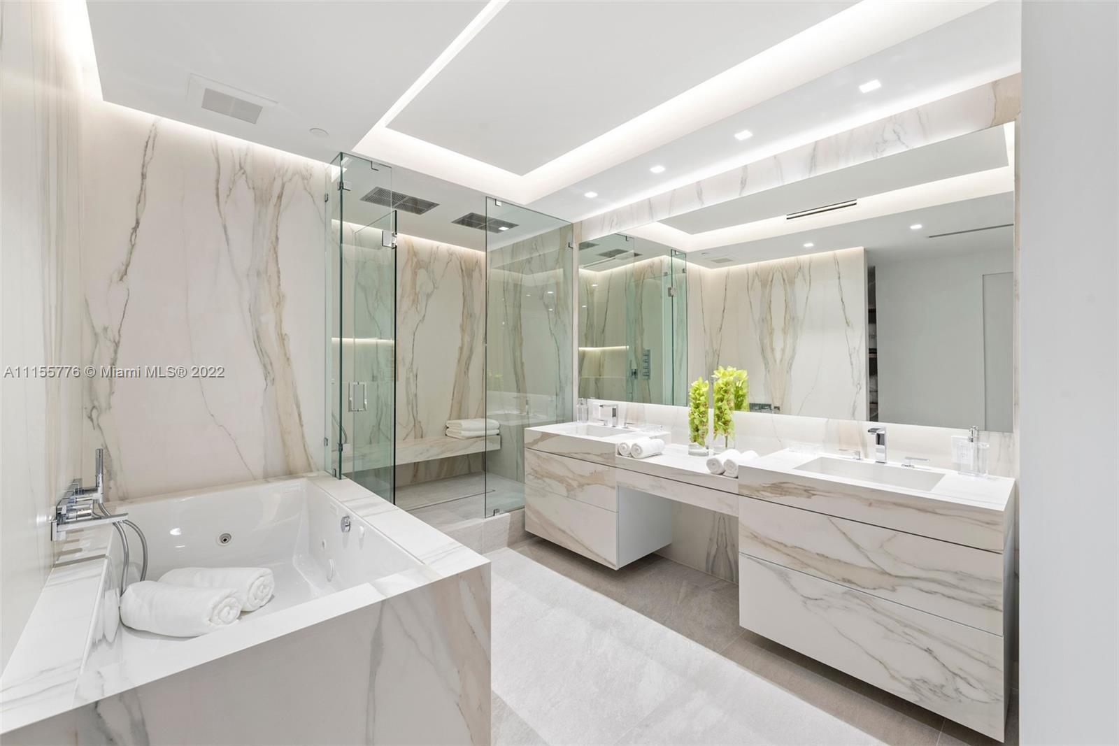 CONTINUUM ON SOUTH BEACH - Residential