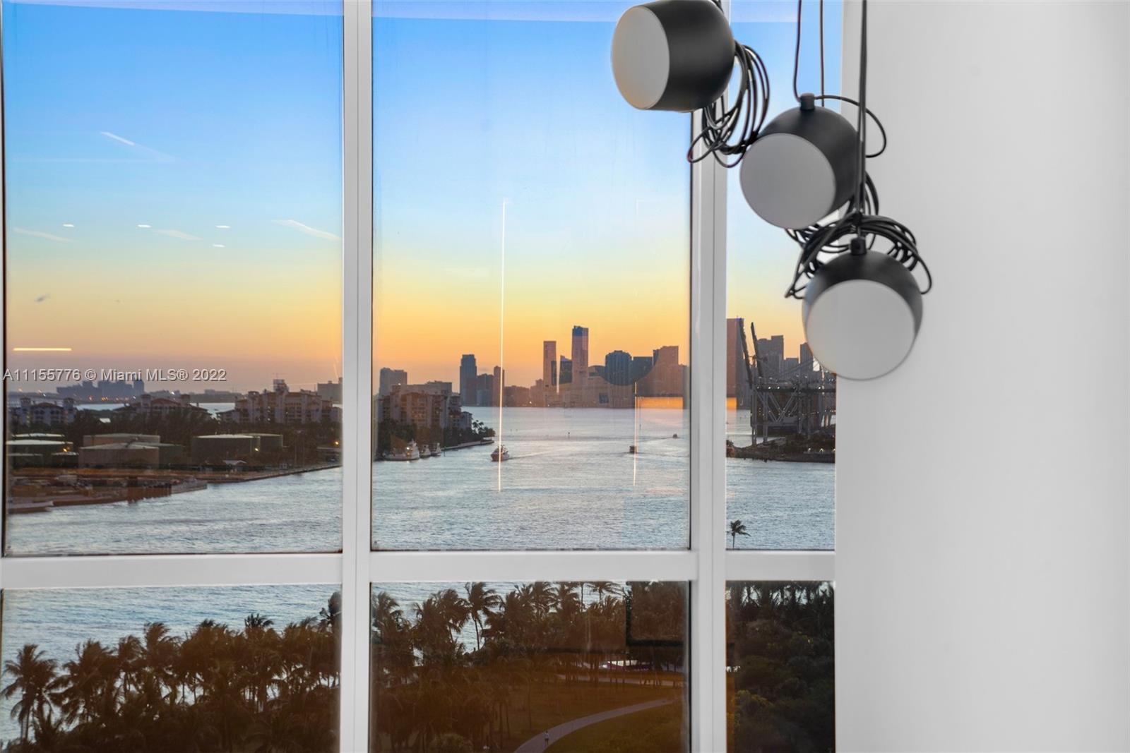 CONTINUUM ON SOUTH BEACH - Residential