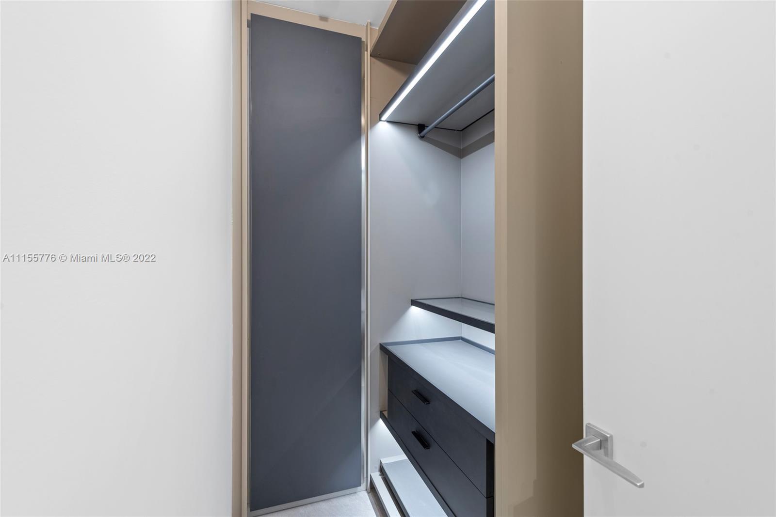 CONTINUUM ON SOUTH BEACH - Residential