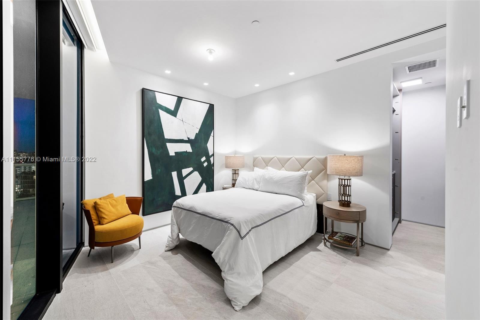 CONTINUUM ON SOUTH BEACH - Residential