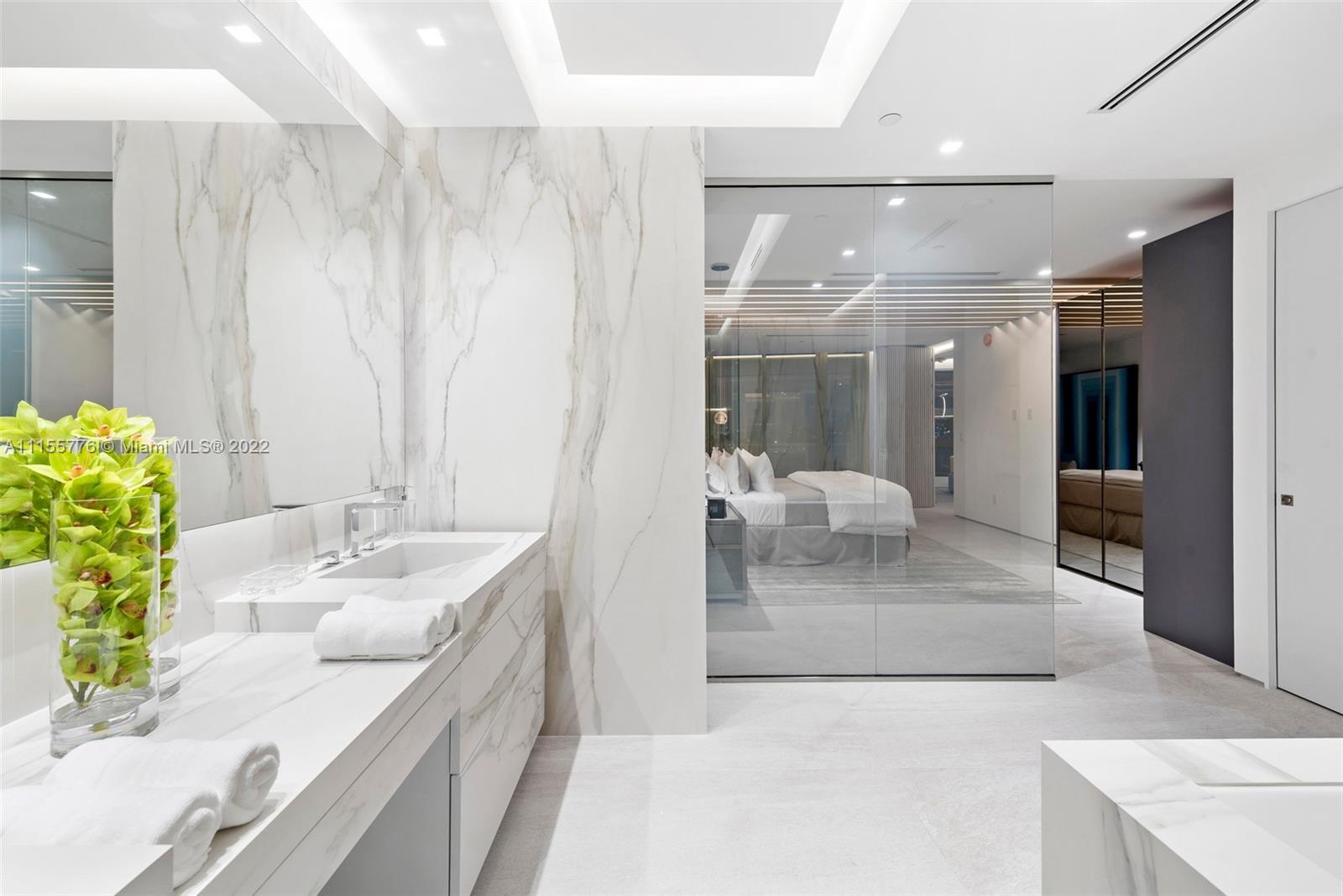 CONTINUUM ON SOUTH BEACH - Residential